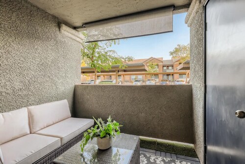 Slick Silver 1qu & sofabed1bath pool-spa gym1floor