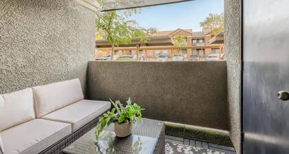 Slick Silver 1qu & sofabed1bath pool-spa gym1floor