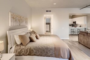 1 bedroom, desk, iron/ironing board, free WiFi