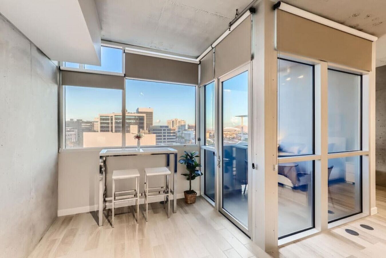 المنشأة من الداخ ل