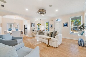 TV, fireplace - π Blue Moon β Coastal Chic 30A Retreat | Walk to Beach | Sleeps 8 ποΈ (Santa Rosa Beach)