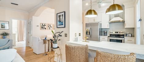 冰箱、微波炉、烤箱、炉灶