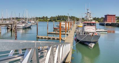 Fish On-Site & Explore Coos Bay! Creekfront Cabin