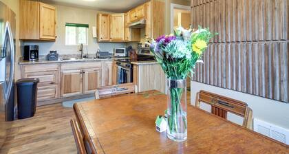 On-Site Creek & Fishing: Cozy Coos Bay Retreat!