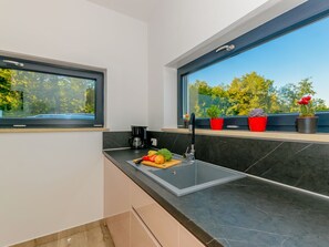 Fridge, microwave, oven, stovetop - Villa Ninna (Istria - Svetvinčenat) (Svetvinčenat)
