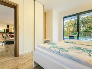 3 bedrooms, Internet