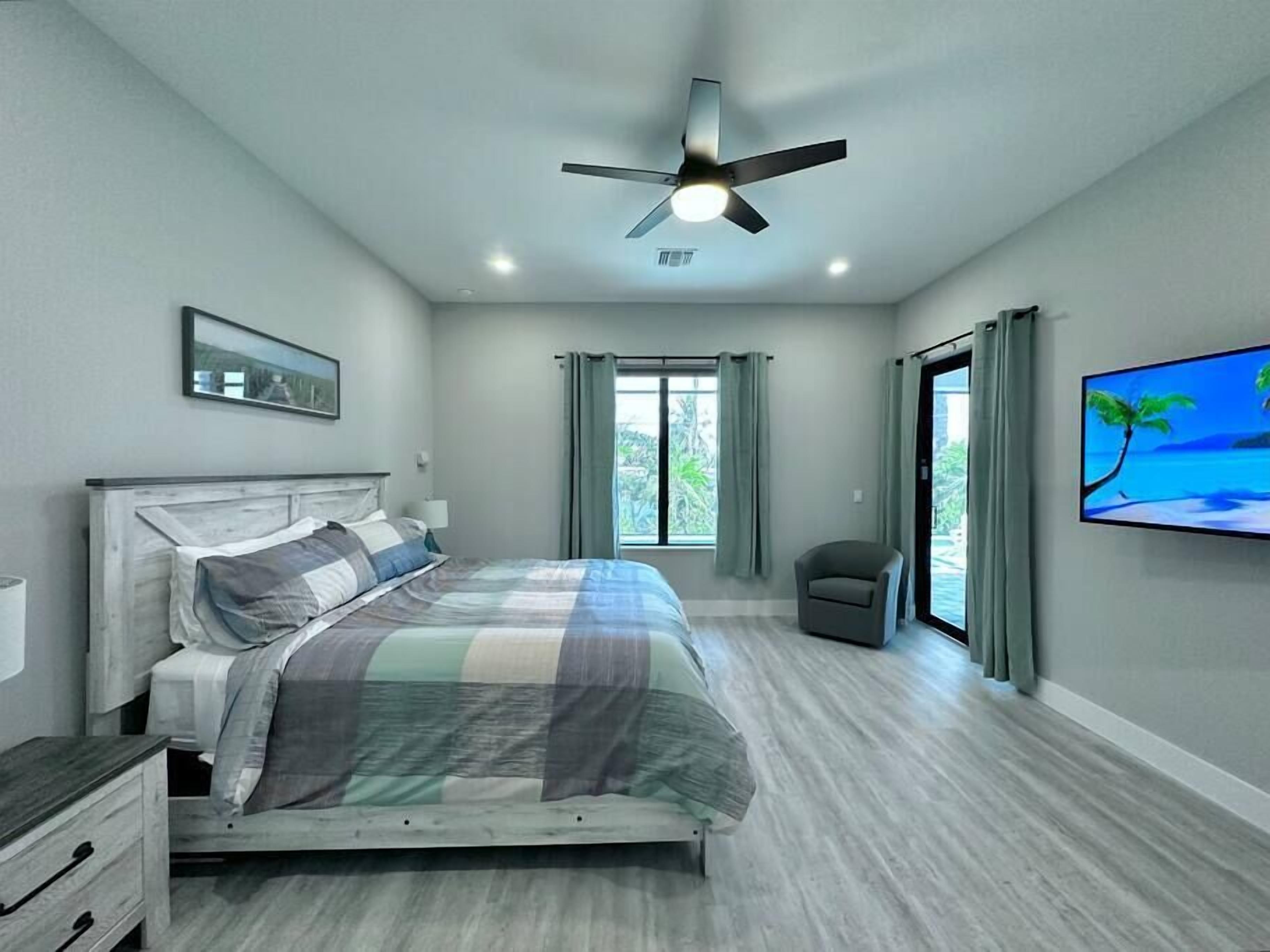 5 slaapkamers, een bureau, een strijkplank/strijkijzer, wifi