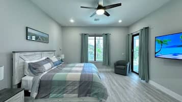 5 slaapkamers, een bureau, een strijkplank/strijkijzer, wifi