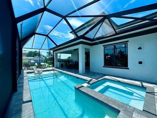 Bonita Beach Mansion, New Constuction Home, Pool, Spa, Bikes and Near Beach