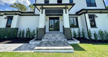 Bonita Beach Mansion, New Constuction Home, Pool, Spa, Bikes and Near Beach