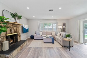 Smart TV, fireplace