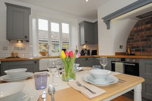 Cottage | Private kitchen - Hobbs Cottage (Okehampton)