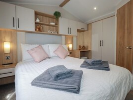 2 habitaciones, decoración personalizada y muebles diferentes 