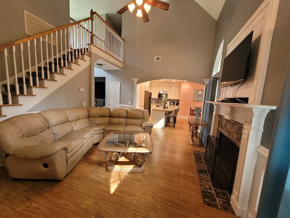 TV connectée, cheminée, jeux vidéo