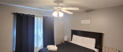 4 makuuhuonetta, työpöytä, silitysrauta/-lauta, Wi-Fi