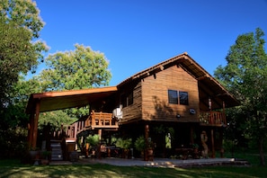 Lotus Lake House (Pet Friendly) | Wifi gratis y ropa de cama