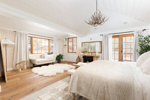 5 Schlafzimmer, Schreibtisch, Bügeleisen/Bügelbrett, kostenloses WLAN