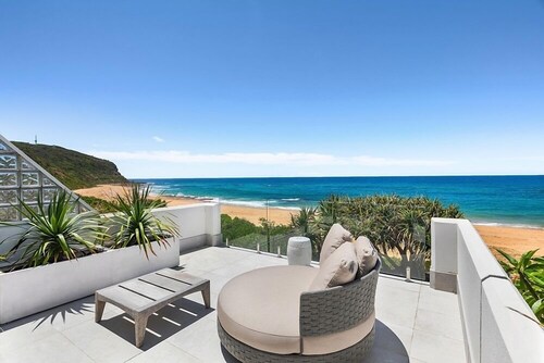 Loulou Beach House – 4 BR excl. Studio