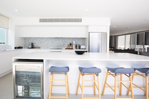 Fridge, microwave, stovetop, dishwasher - 71 Hastings Street - Beachfront (Noosa Heads)