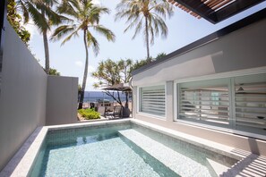 Private spa tub - 71 Hastings Street - Beachfront (Noosa Heads)