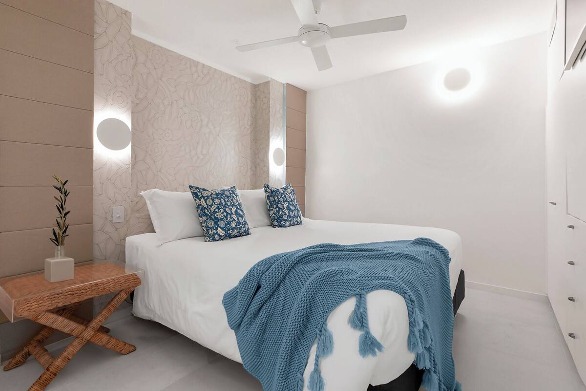 One Bedroom Beachfront Penthouse