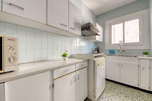 Fridge, microwave, dishwasher, coffee/tea maker - AVDA DE RHODE 229 5 1 Roses (Rosas / Roses)