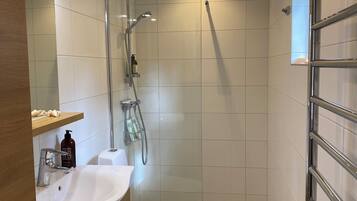 Dusch, hÄrtork, handdukar och tvÄl