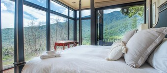 Redstone Mansion - Luxury Mountaintop Views of Pisgah National Forest
