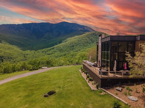 Redstone Mansion - Luxury Mountaintop Views of Pisgah National Forest