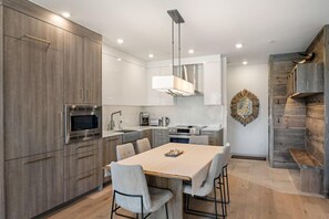 Fridge, microwave, oven, stovetop - Chamonix 27 | Snowmass Ski-in/Ski-out Condo with Pool, Hot Tub, Gym, WiFi & Washer/Dryer (Snowmass Village)