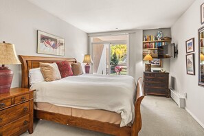 3 slaapkamers, een strijkplank/strijkijzer, wifi, beddengoed