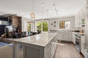 Fridge, microwave, oven, stovetop - Chamonix 34 | Snowmass Ski-In/Ski-Out Condo w/Shared Pool/Hot Tub/WiFi (Snowmass Village)