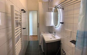 Hårføner, håndklær, såpe og toalettpapir