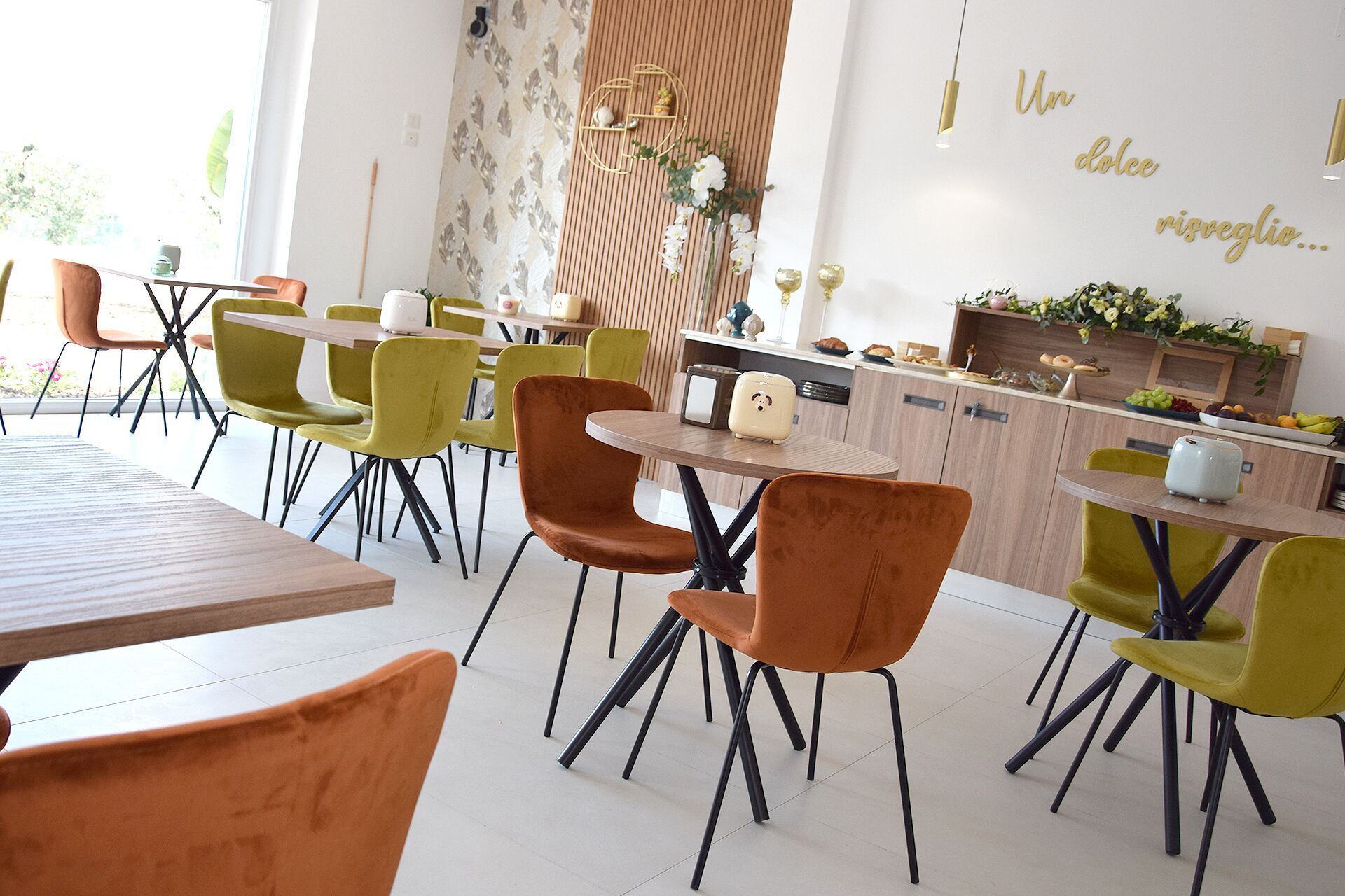 Tägliches inbegriffenes kontinentales Frühstück