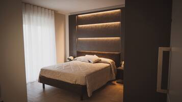 Deluxe-Zimmer | 1 Schlafzimmer, hochwertige Bettwaren, Daunenbettdecken, Minibar