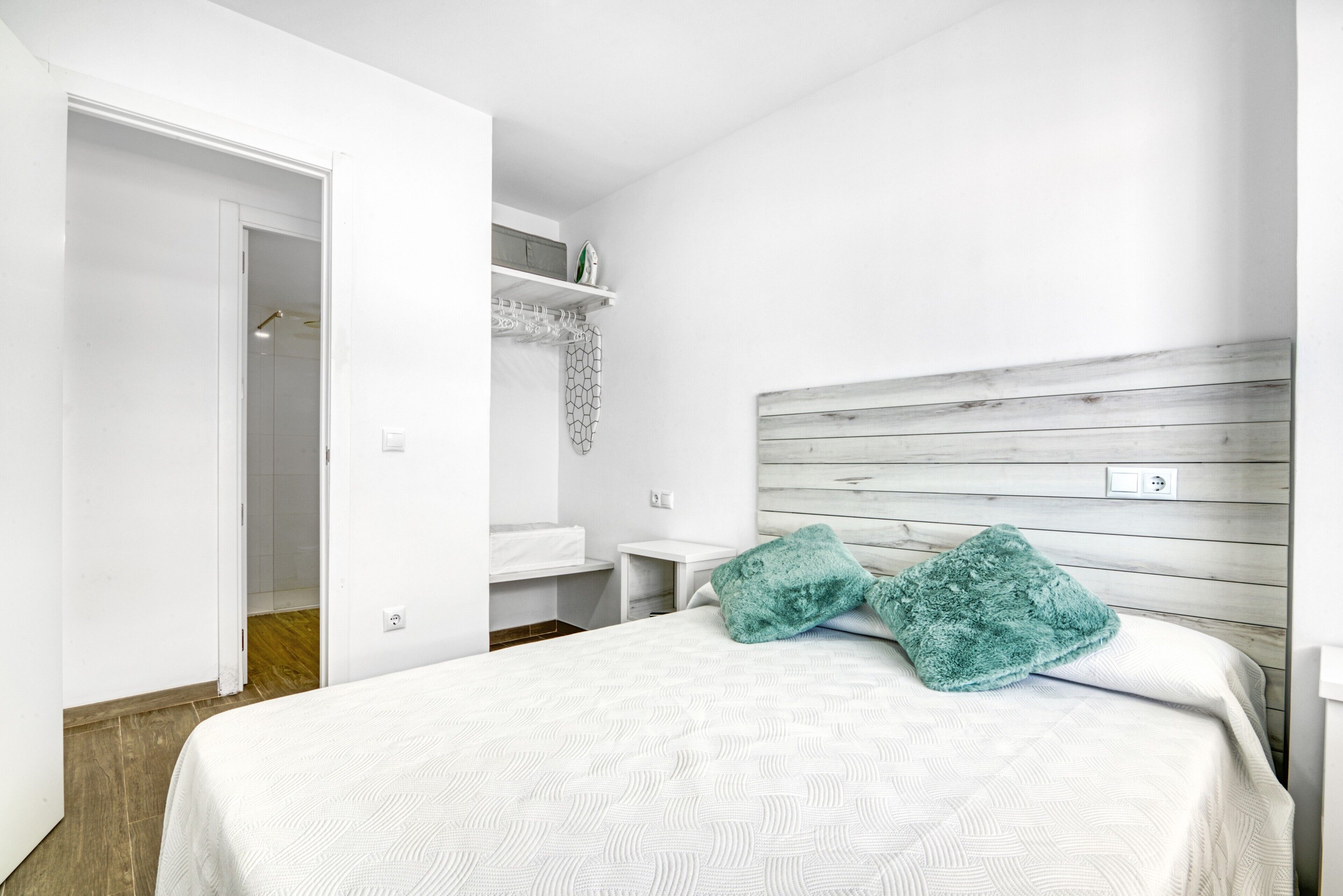 1 Schlafzimmer, Bügeleisen/Bügelbrett, Bettwäsche