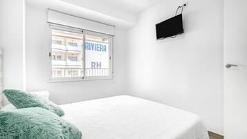 1 chambre, fer et planche à repasser, draps fournis