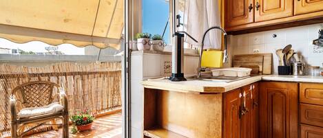 Fridge, stovetop, dishwasher, coffee/tea maker