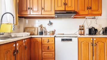 Fridge, stovetop, dishwasher, coffee/tea maker