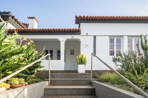 Holiday Home 'Bettencourt House' with Private Terrace, Private Garden and Wi-Fi