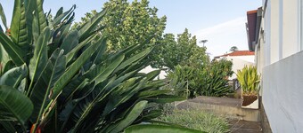 Holiday Home 'Bettencourt House' with Private Terrace, Private Garden and Wi-Fi