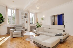 Télévision, cheminée