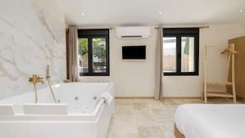 6 bedrooms, WiFi (free), bed sheets