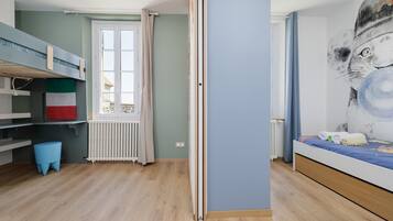 6 bedrooms, free WiFi, bed sheets