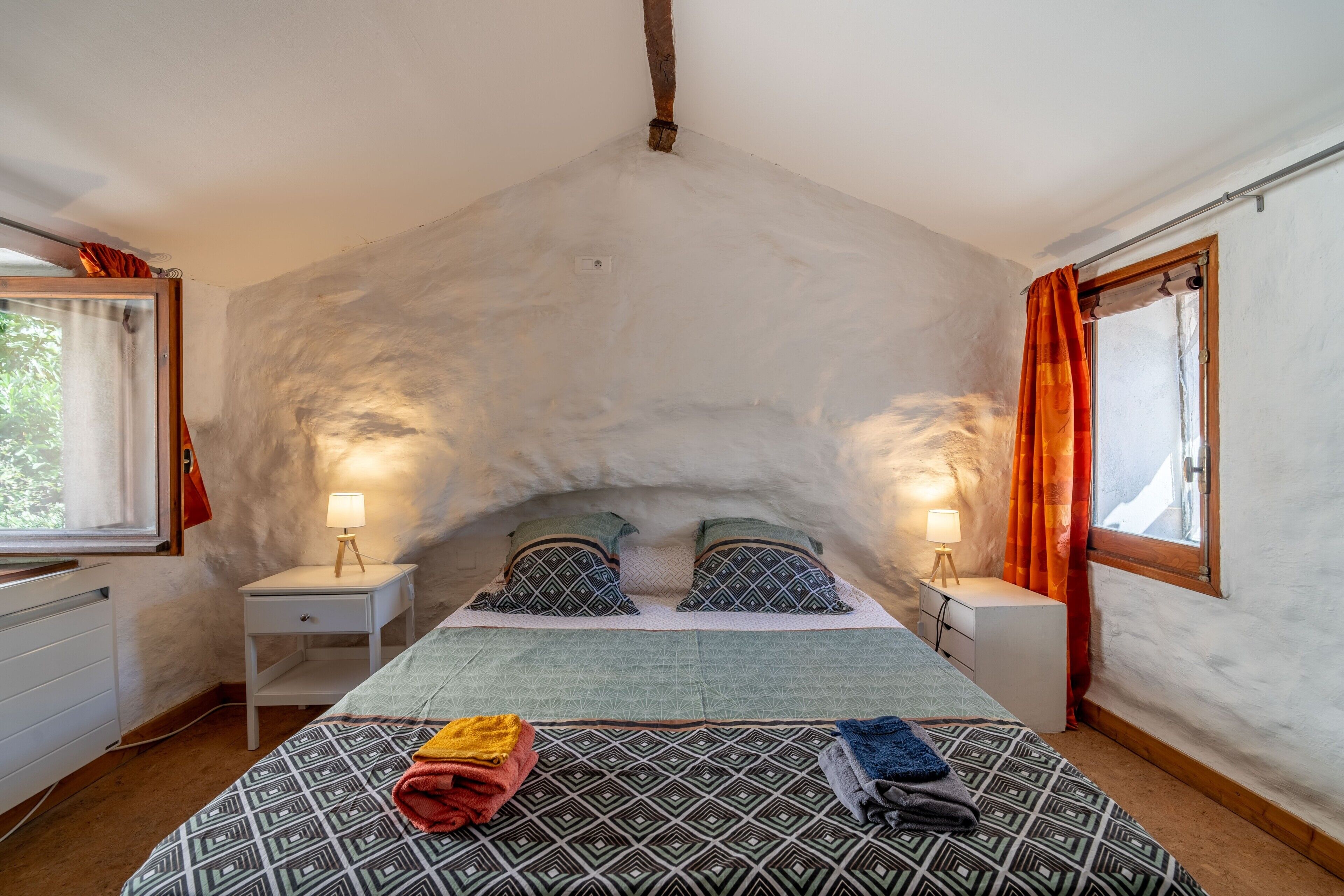 2 bedrooms, iron/ironing board, free WiFi