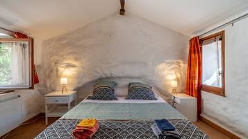 2 bedrooms, iron/ironing board, free WiFi