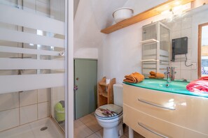 Bruser, gratis toiletartikler, hårtørrer