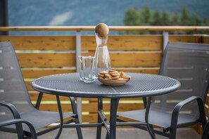 Outdoor dining - Holiday Apartment "Forchnerhof Apt 1" with Mountain View, Private Terrace & Wi-Fi (Terenten)