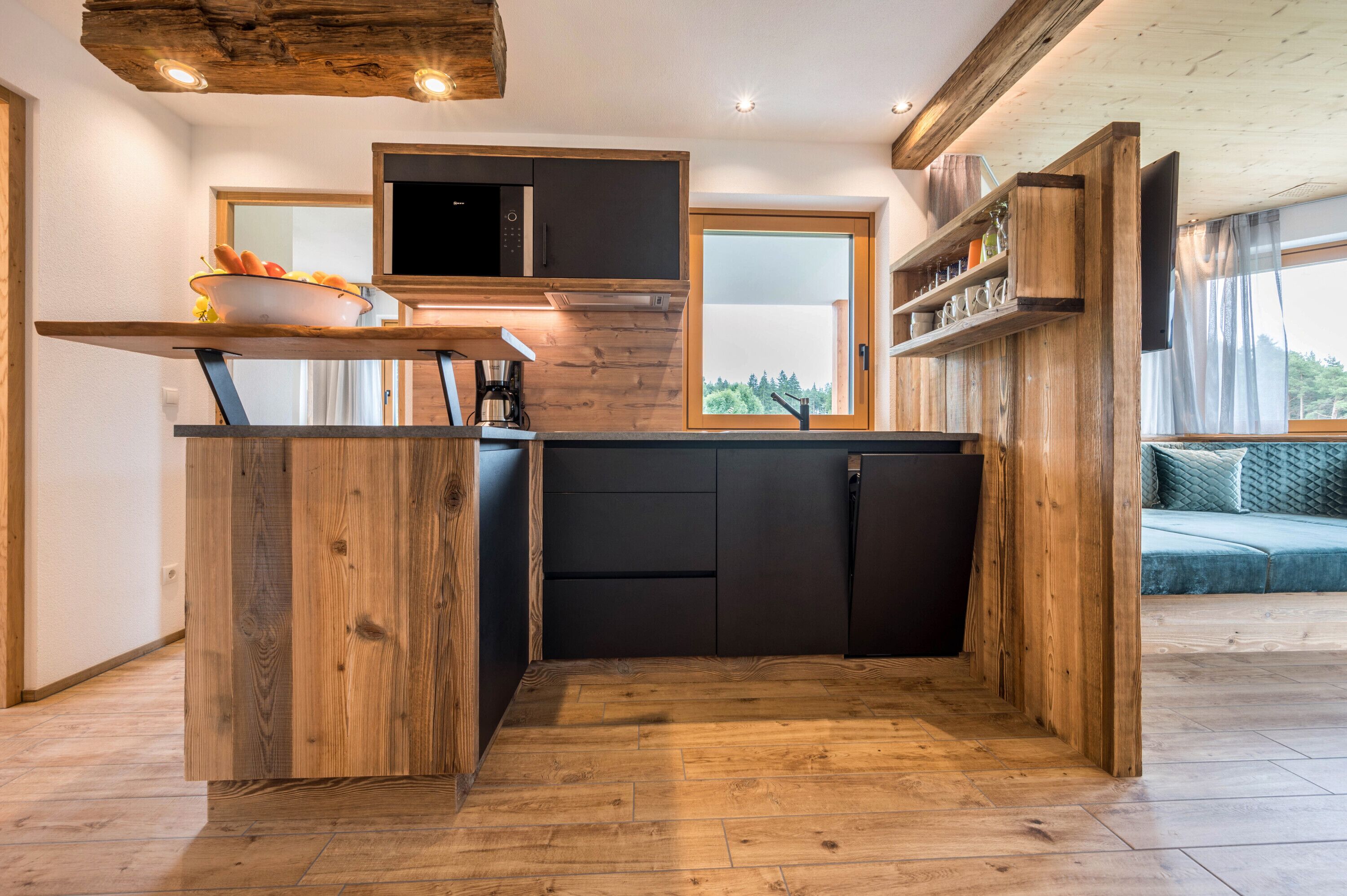 Réfrigérateur, micro-ondes, plaque de cuisson, lave-vaisselle