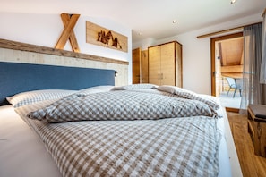 2 bedrooms, free WiFi, bed sheets - Holiday Apartment "Forchnerhof Apt 3" with Mountain View, 2 Private Terraces & Wi-Fi (Terenten)